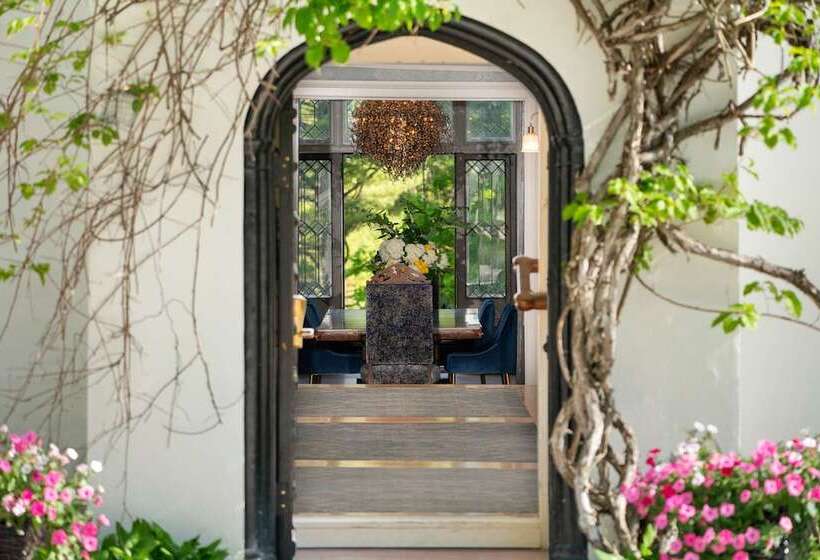 ホテル Seven Hills Inn