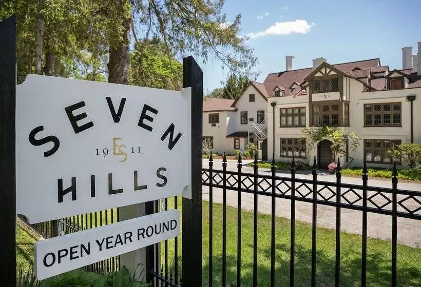 ホテル Seven Hills Inn