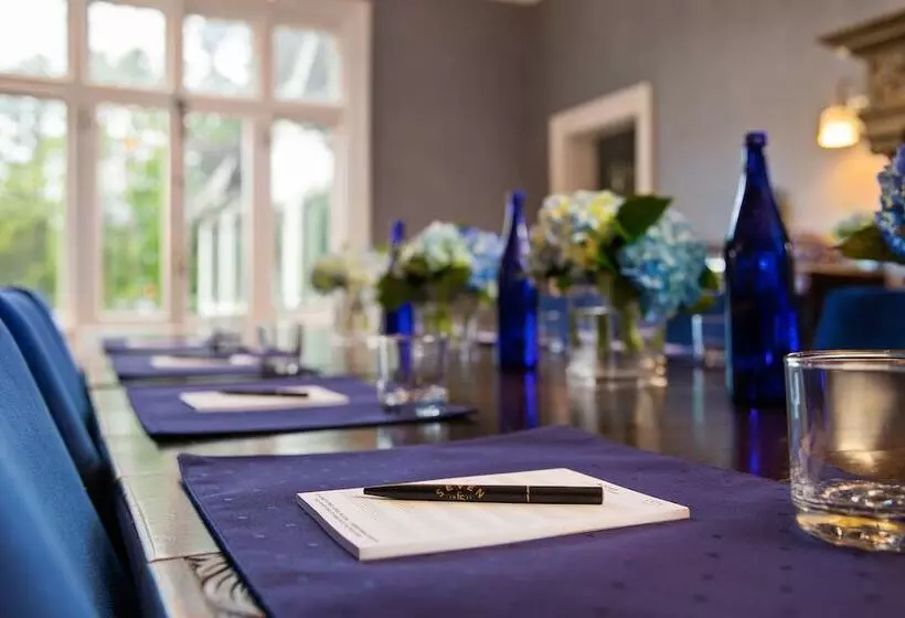 ホテル Seven Hills Inn