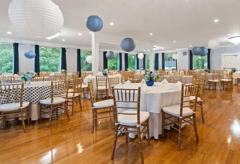 ホテル Seven Hills Inn