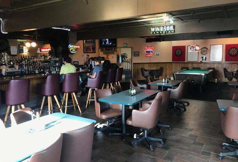 هتل Shelikof Lodge