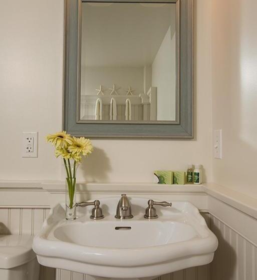 Otel Ship S Knees Inn