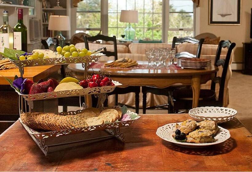 Otel Ship S Knees Inn