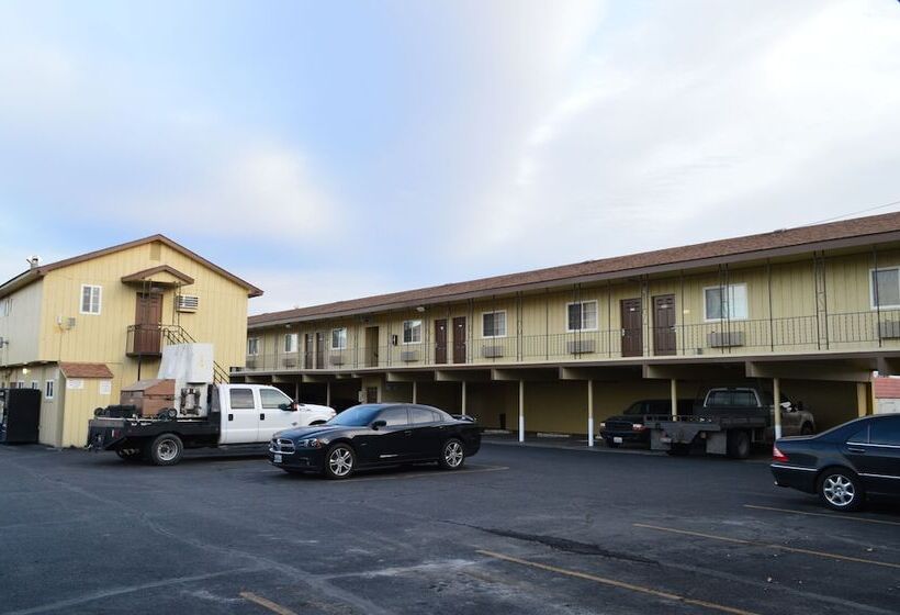 モーテル Economy Inn