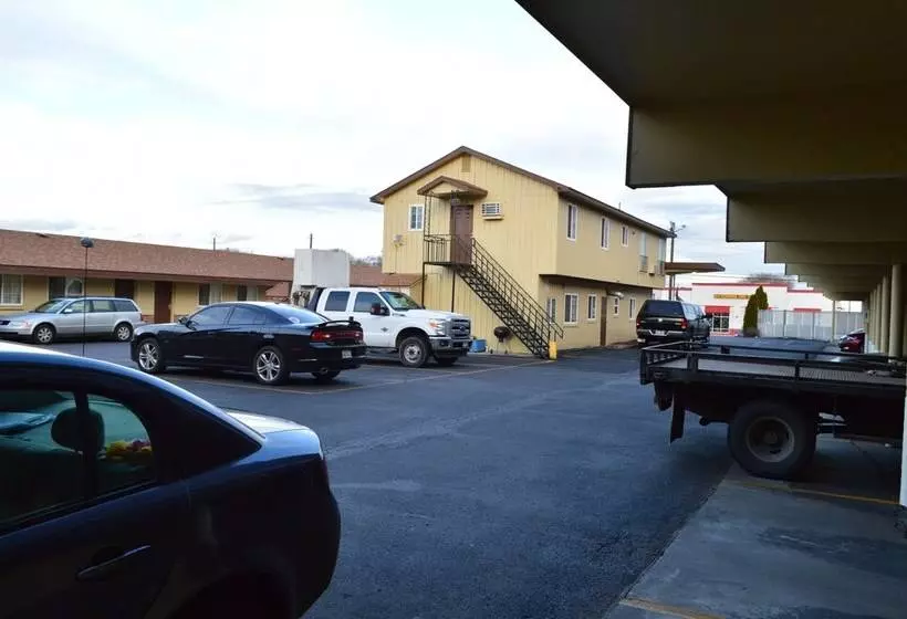 モーテル Economy Inn