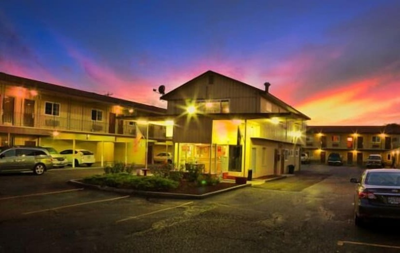 モーテル Economy Inn