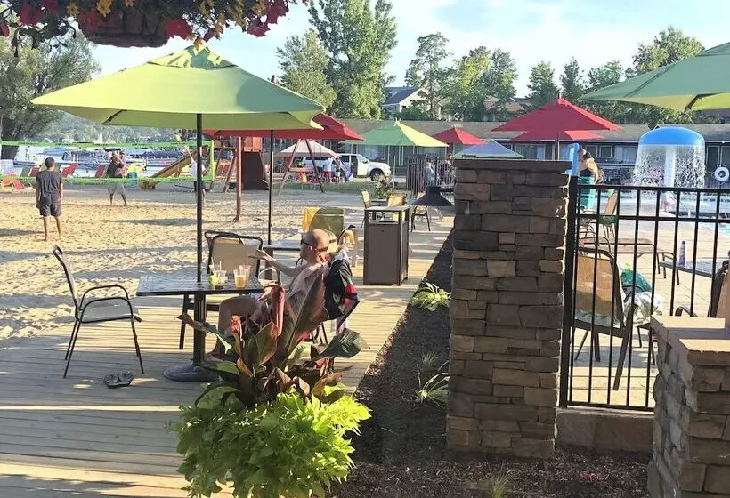 モーテル Scotty's Lakeside Resort