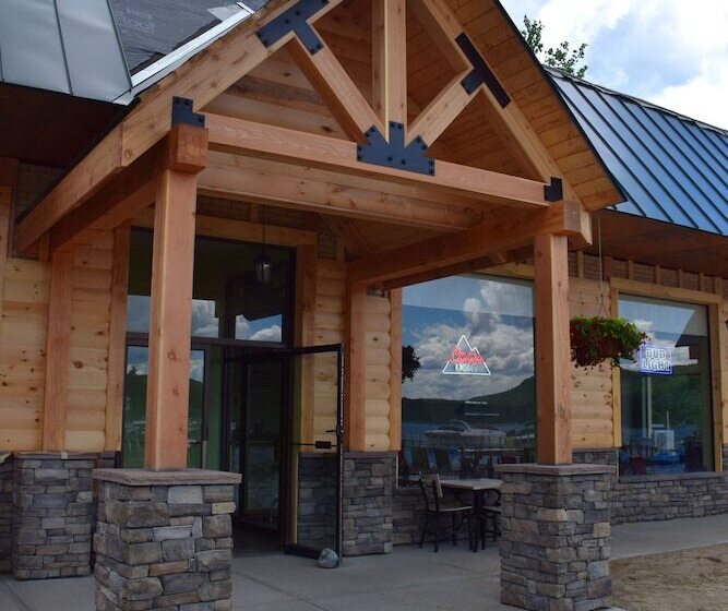 汽车旅馆 Scotty's Lakeside Resort