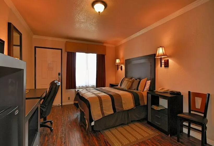 Santa Clarita Motel   Near Six Flags Magic Mountain   Valencia