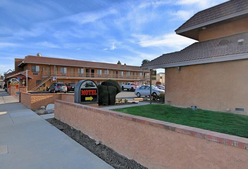 Santa Clarita Motel Near Six Flags Magic Mountain Valencia