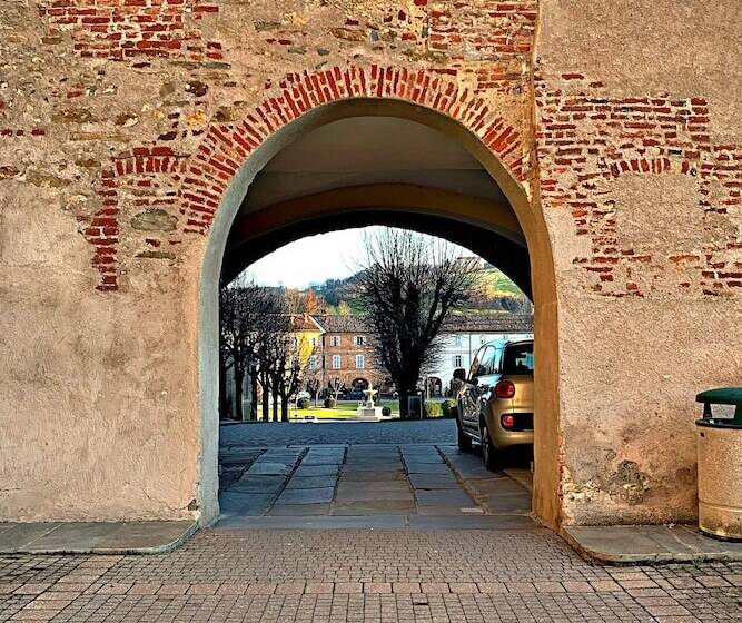 Отель Casa Regina Montis Regalis