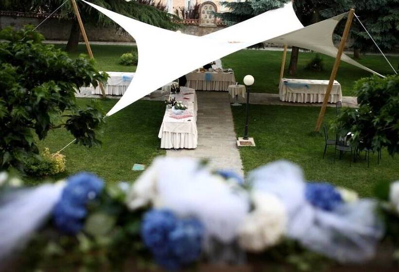 Отель Casa Regina Montis Regalis