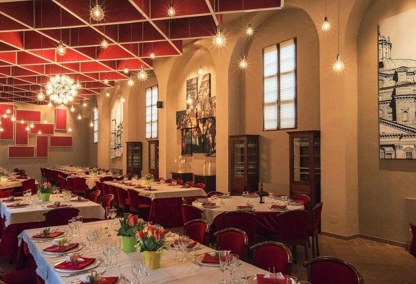 Отель Casa Regina Montis Regalis