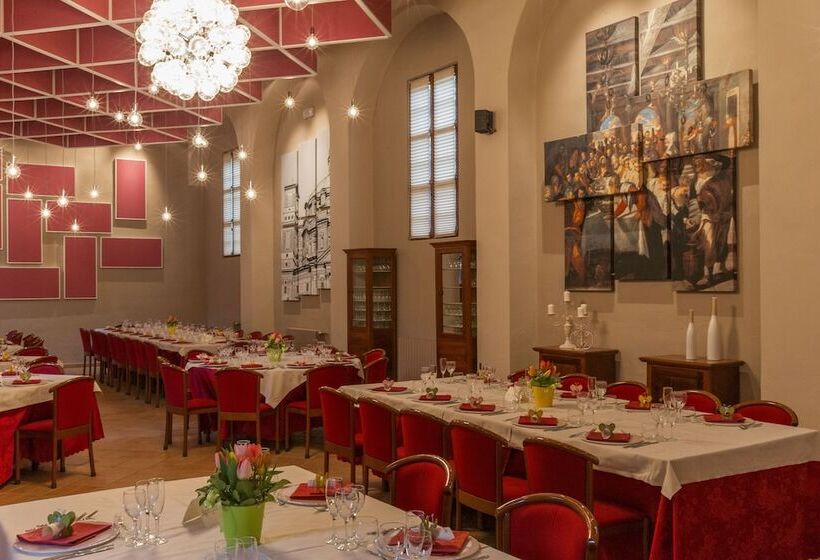 Отель Casa Regina Montis Regalis