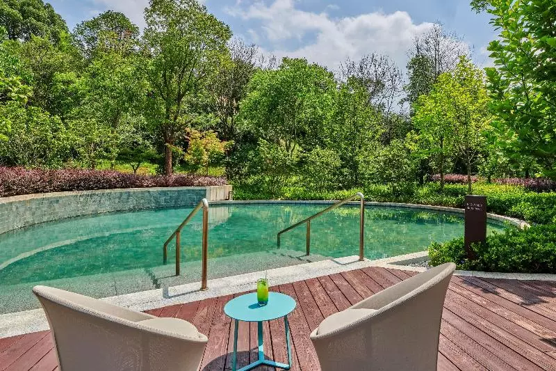 Hotelli Lushan West Sea Resort, Curio Collection By Hilton