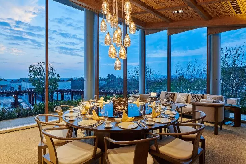 Hotelli Lushan West Sea Resort, Curio Collection By Hilton