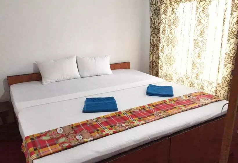 Catch The Ella Train Hostel