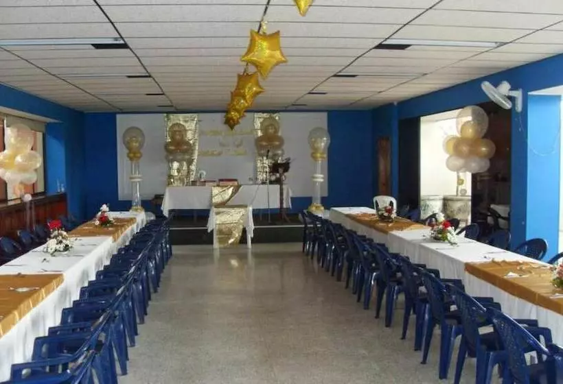 Hotelli Sevilla Plaza