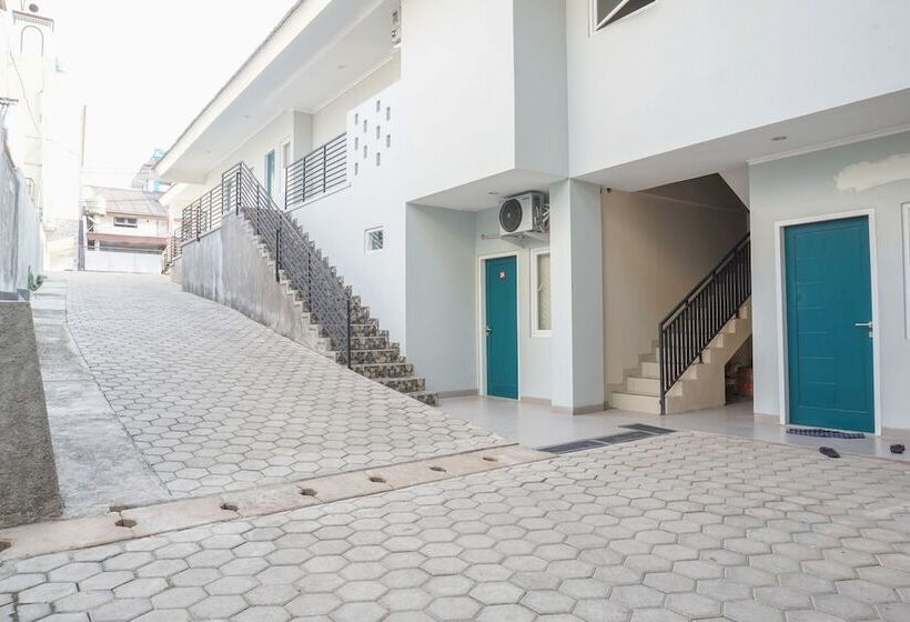 بنسيون Residences By Reddoorz Near Mt Haryono