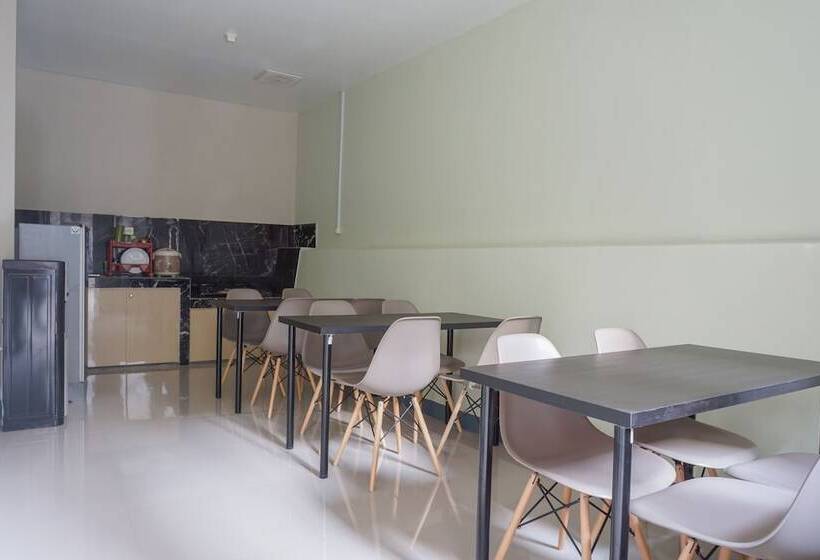 بنسيون Residences By Reddoorz Near Mt Haryono