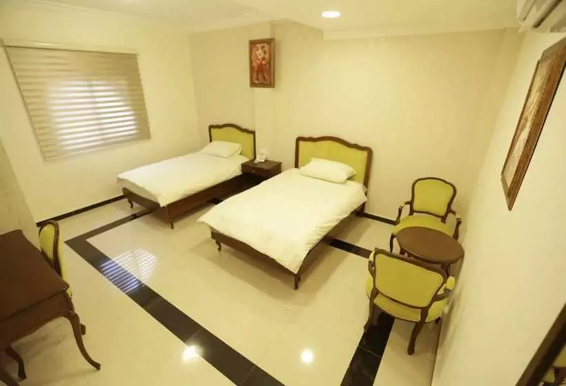 هتل Taj Suites Modern