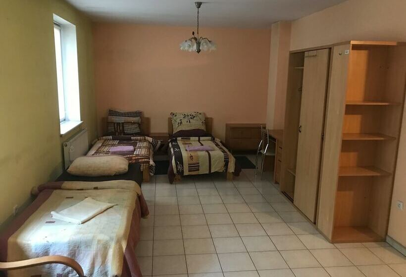 펜션 Monastyr Apartments