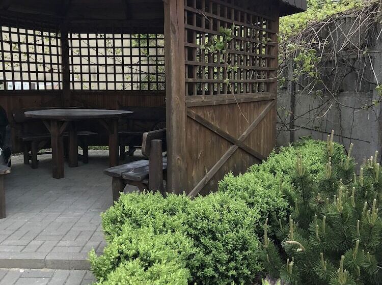 펜션 Monastyr Apartments