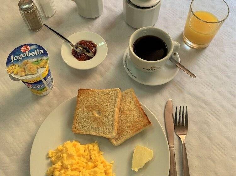 펜션 Monastyr Apartments