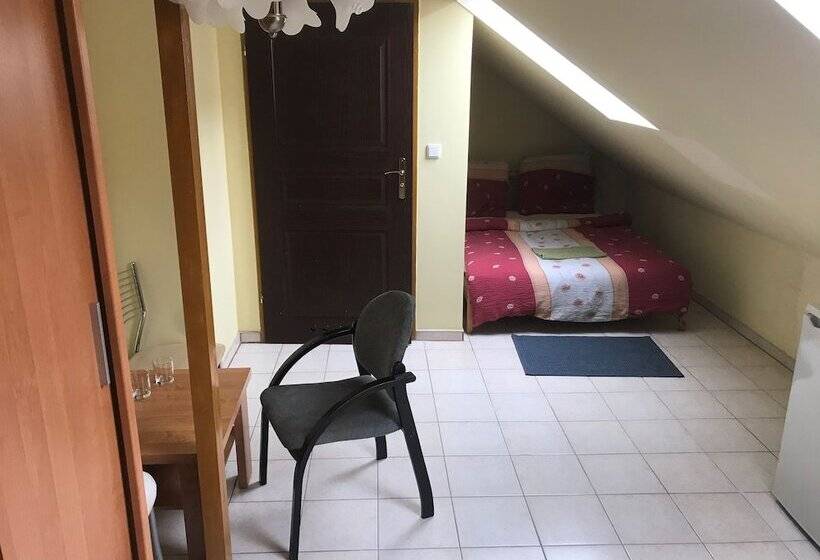 펜션 Monastyr Apartments