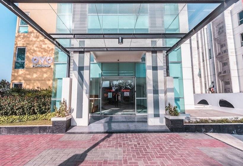 فندق The Habitat By Oyo Rooms