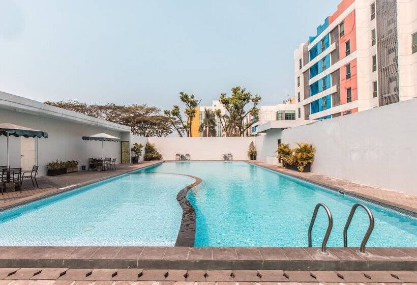 فندق The Habitat By Oyo Rooms