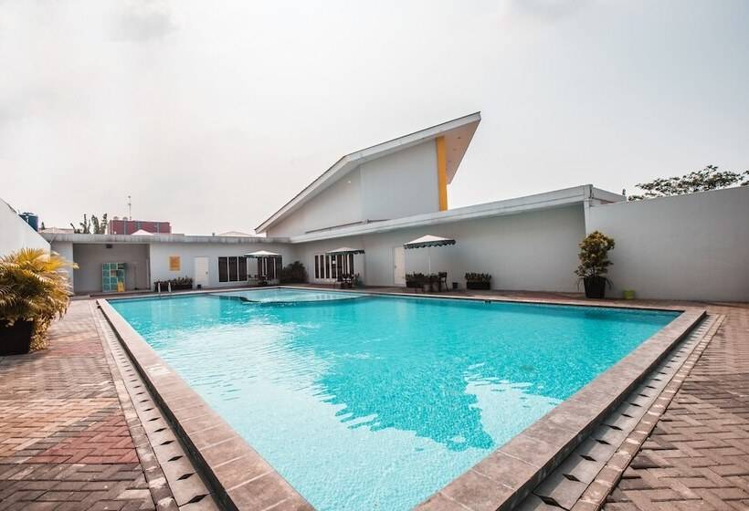 فندق The Habitat By Oyo Rooms