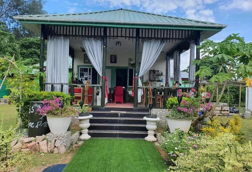 پانسیون Agnes Cottage