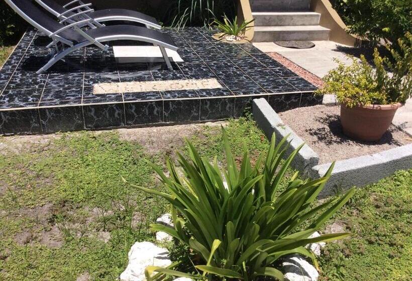 پانسیون Agnes Cottage