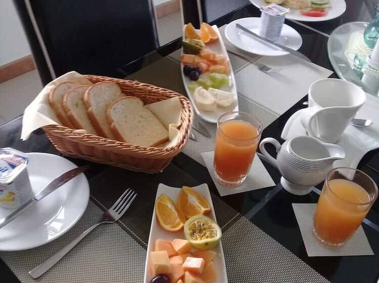 پانسیون Agnes Cottage