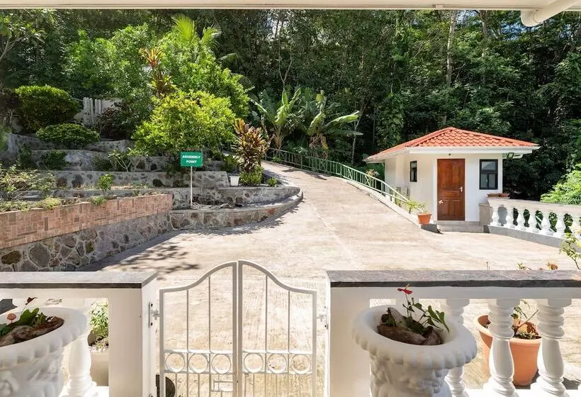 پانسیون Janes  Serenity Guesthouse