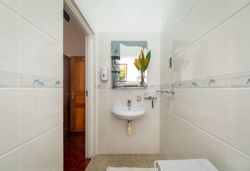 پانسیون Janes  Serenity Guesthouse