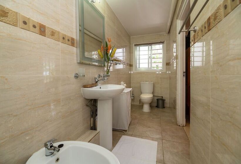 پانسیون Janes  Serenity Guesthouse