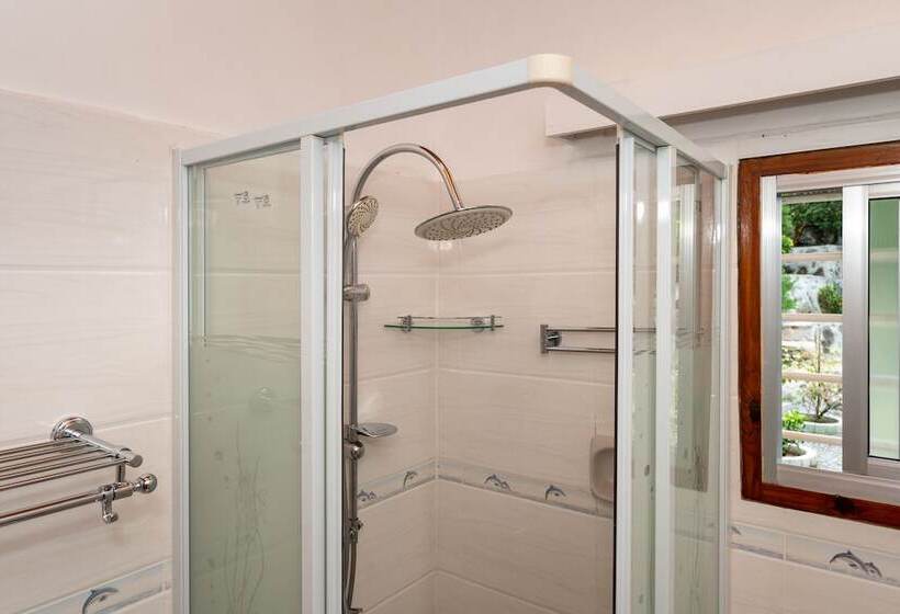 پانسیون Janes  Serenity Guesthouse