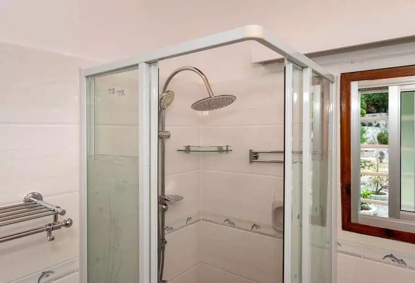 پانسیون Janes  Serenity Guesthouse