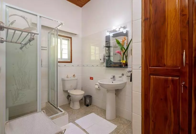 پانسیون Janes  Serenity Guesthouse