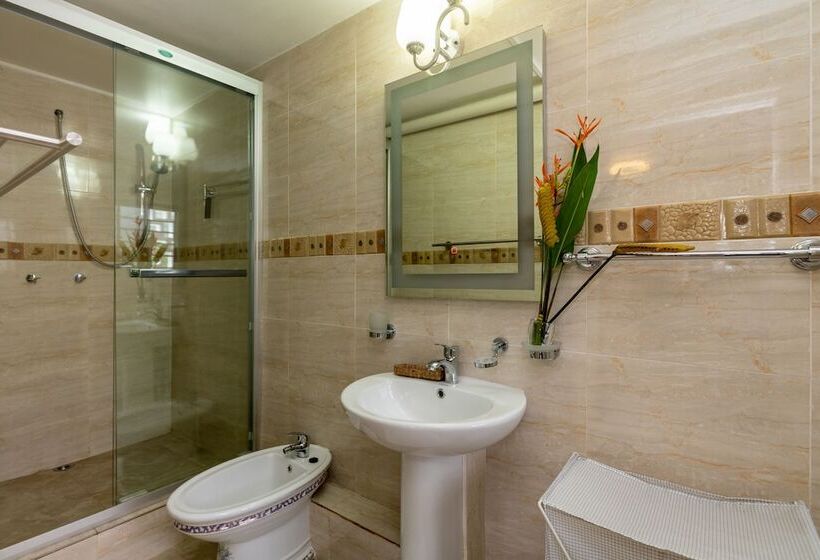 پانسیون Janes  Serenity Guesthouse