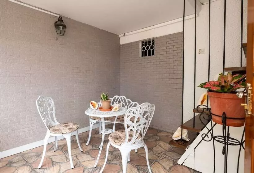 پانسیون Janes  Serenity Guesthouse