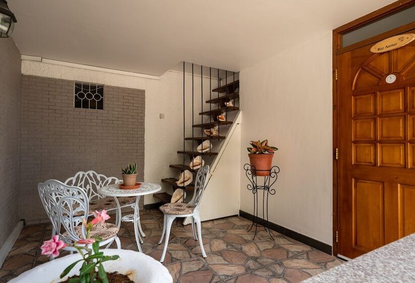 پانسیون Janes  Serenity Guesthouse