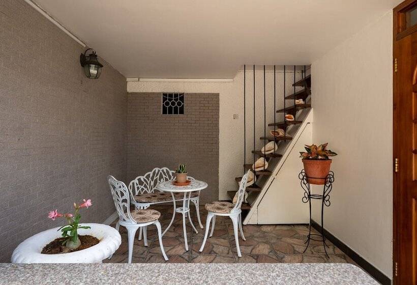 پانسیون Janes  Serenity Guesthouse