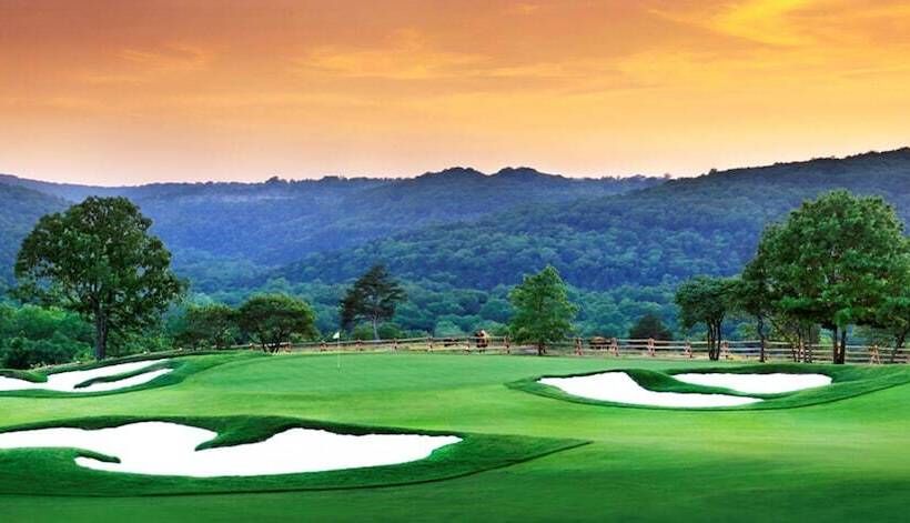 Holiday Inn Express Hotel & Suites Branson 76 Central, An Ihg