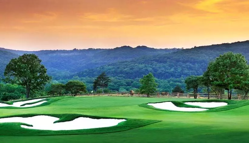 Holiday Inn Express Hotel & Suites Branson 76 Central, An Ihg