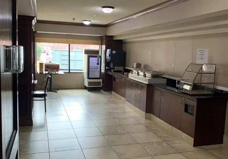 Отель Best Western Watertown Inn And Suites