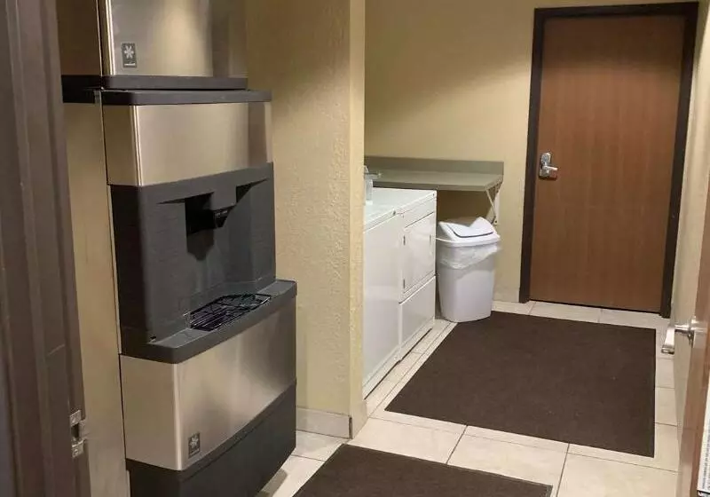 Отель Best Western Watertown Inn And Suites