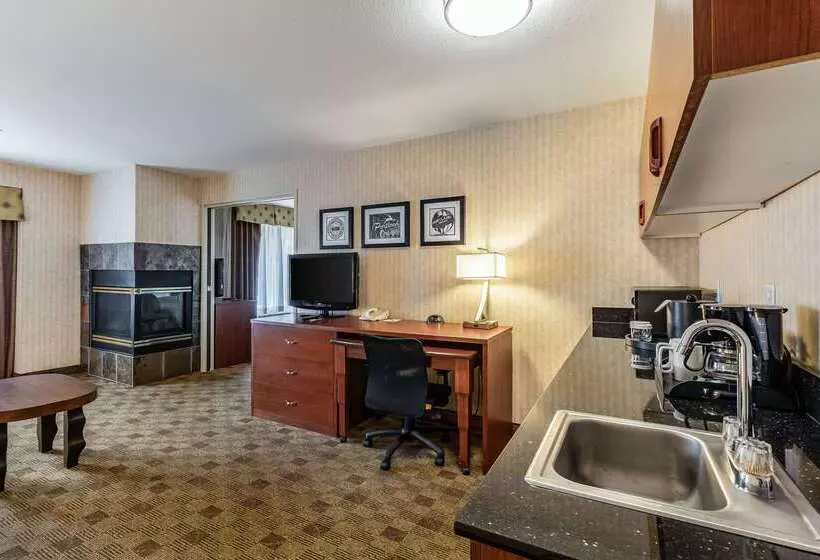 Clarion Hotel Portland International Airport